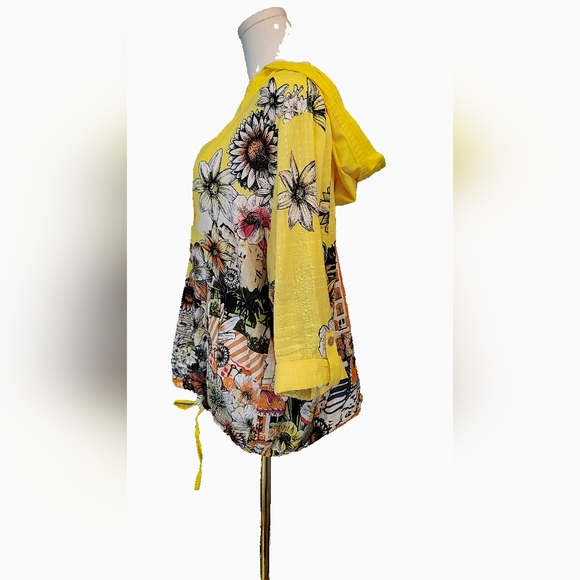 Chico's Graphic Yellow and Black Cuffed Sleeve Tunic‎ - Picture 2 of 5